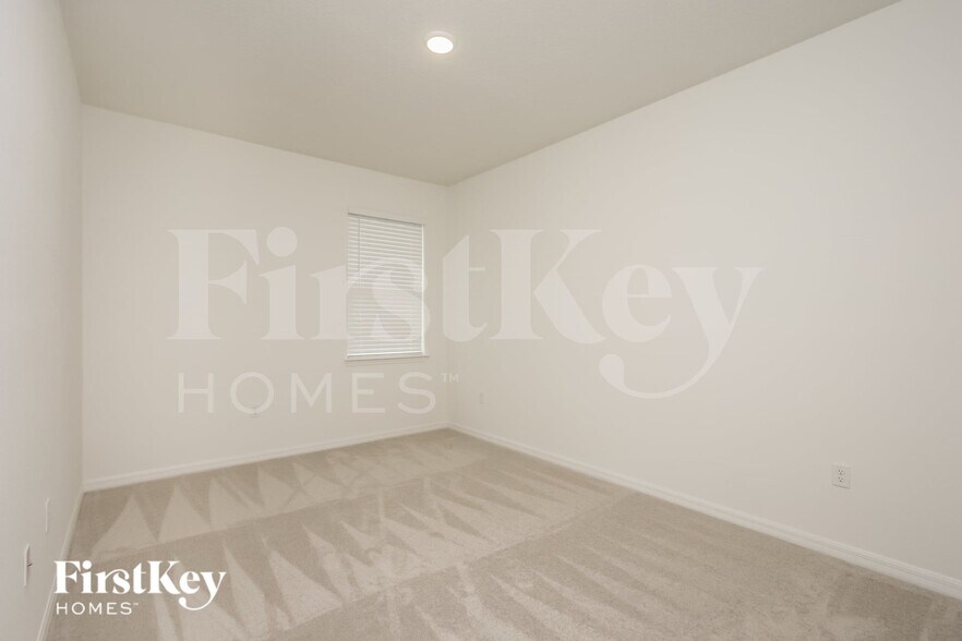 Building Photo - 360 Corbel Ln