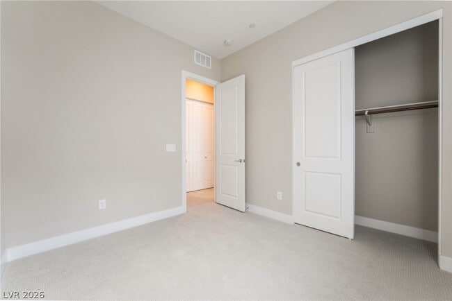 Building Photo - 667 Grey Saker St