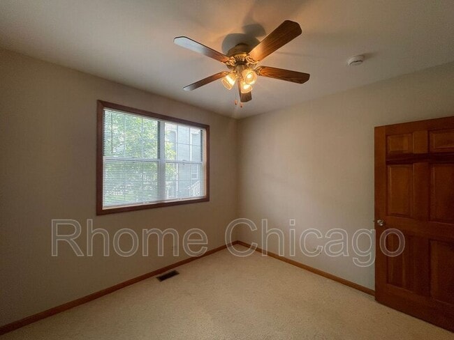Building Photo - 519 W Parkside Dr