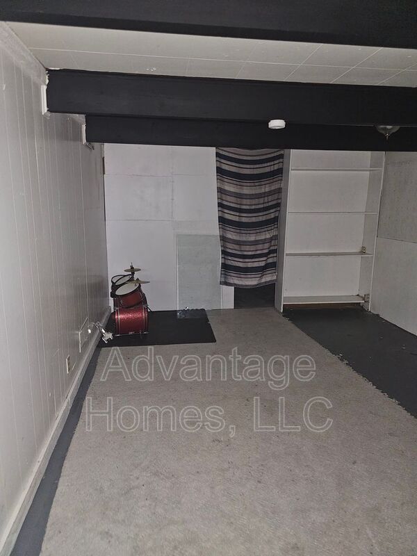 Building Photo - 827 N 70th Terrace