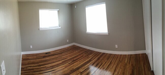 Building Photo - 664 E Ramona Ave