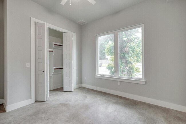 Building Photo - 4814 Harmon Ave