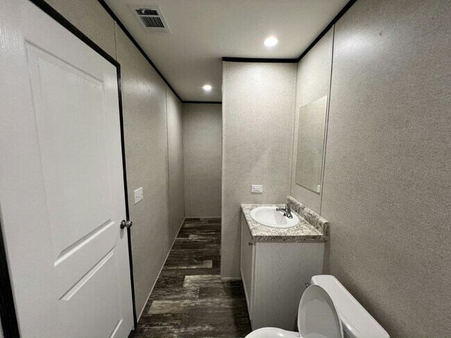 Building Photo - 69 Tower Manor Cir E