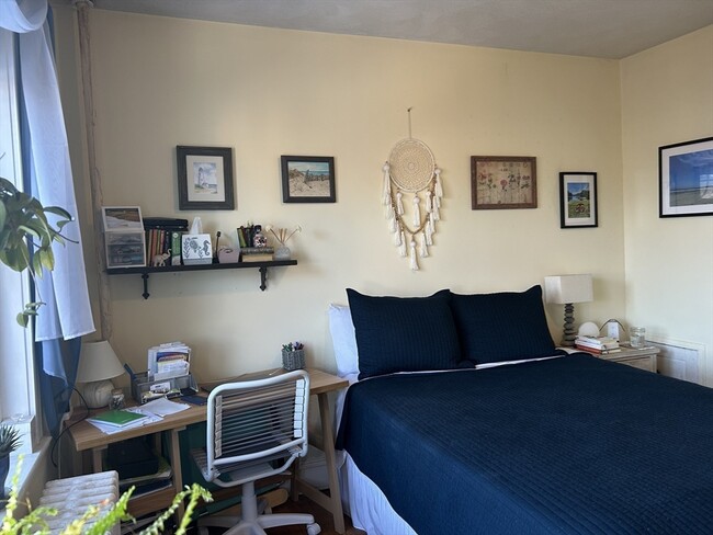 Building Photo - 2039 Commonwealth Ave