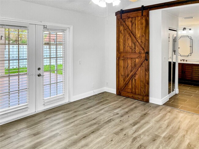 Building Photo - 841 Stanton Dr