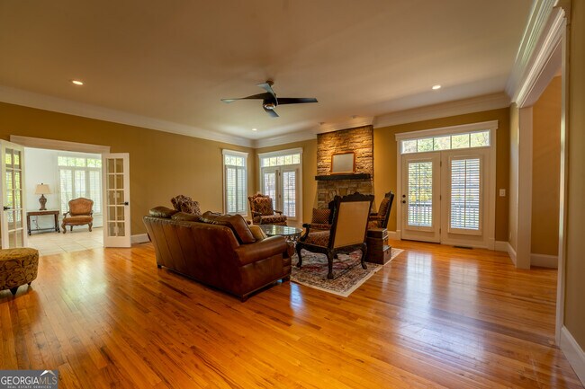 Building Photo - 2925 Orchard Dr