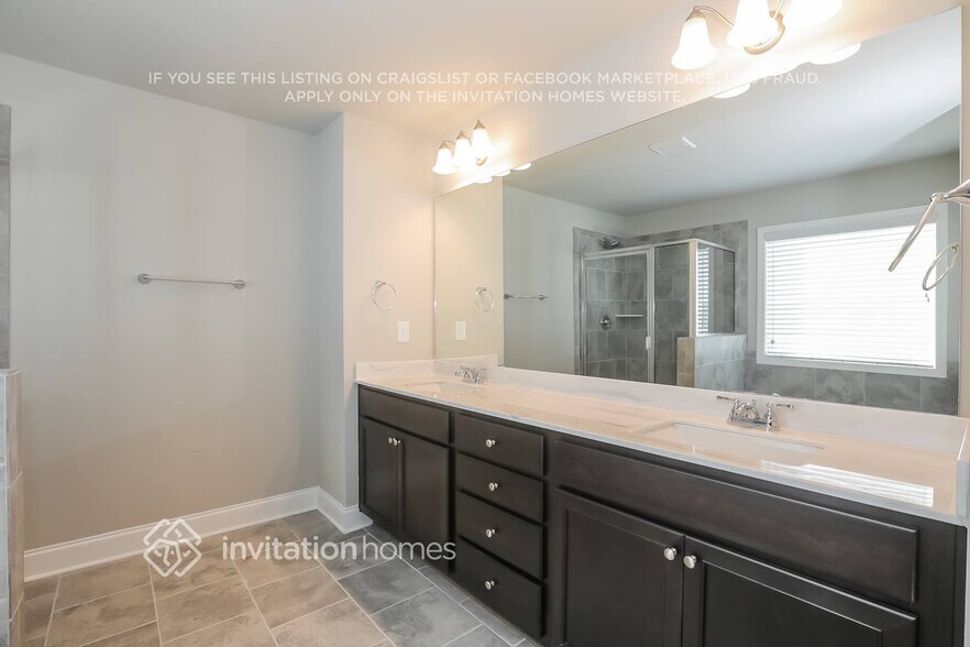 Building Photo - 821 Alder Grv Trce