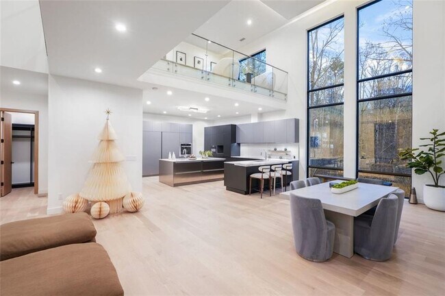 Building Photo - 1736 Cox Rd