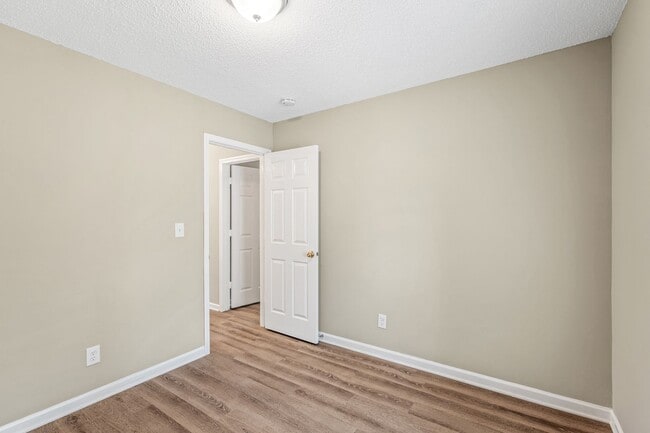 Building Photo - Welcome to this charming 4 bedroom, 2 bathroom home located in Greensboro, NC.