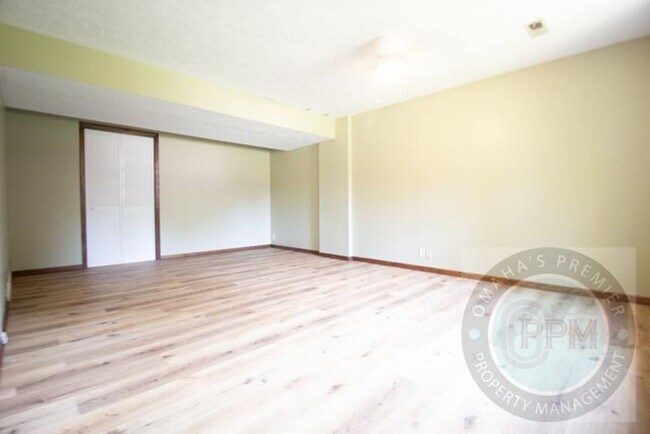 Building Photo - Spacious 3 Bed 3 Bath House