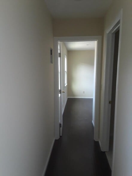 Building Photo - 599 N Oakland Ave