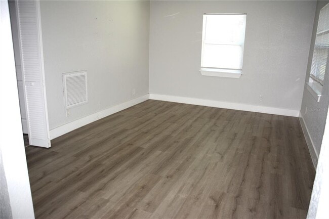 Building Photo - 670 16th Ave S