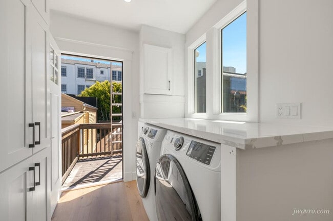 Building Photo - 439 Oak St