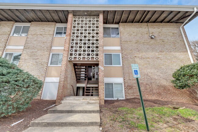 Building Photo - 565 Wilson Bridge Dr