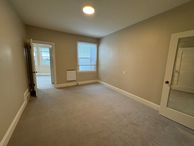 Building Photo - Charming Parkside Upper Flat w/ Garage Parking - $4,250/Mo