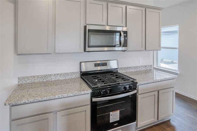 Building Photo - 361 Sandringham Lp