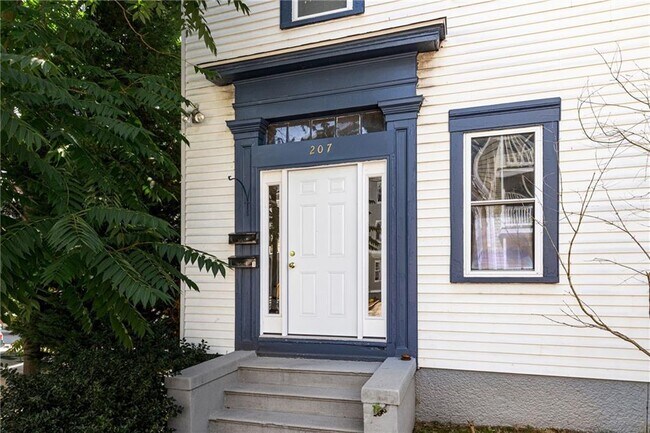 Building Photo - 207 Power St