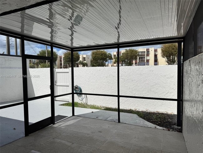 Building Photo - 9425 SW 4th Ln