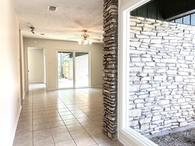 Building Photo - 2305 Western Trails Blvd