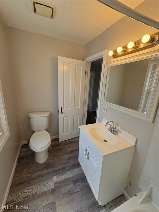 Building Photo - 3757 Grosvenor Rd