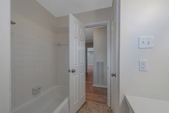 Building Photo - 730 Seamaster Dr