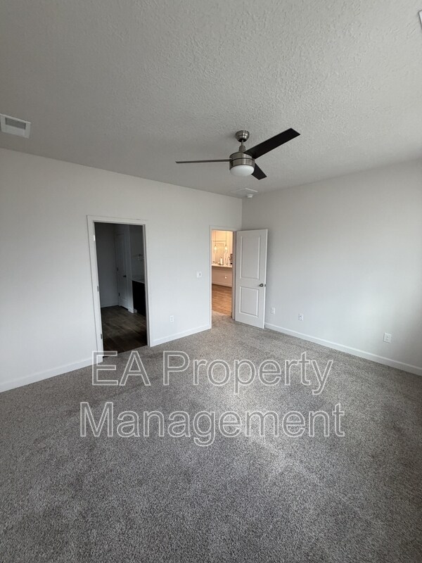 Building Photo - 6742 Clayton Dr NE