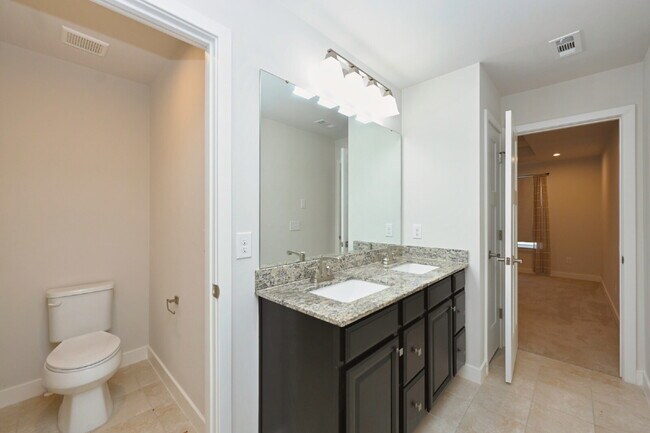 Building Photo - Rent to Own Option - Beautiful, like new 3BR/2.5BA townhouse in Goodlettsville