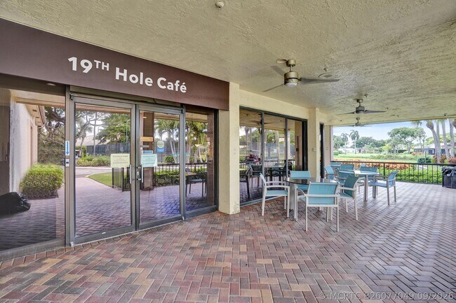 Building Photo - 5355 10th Fairway Dr