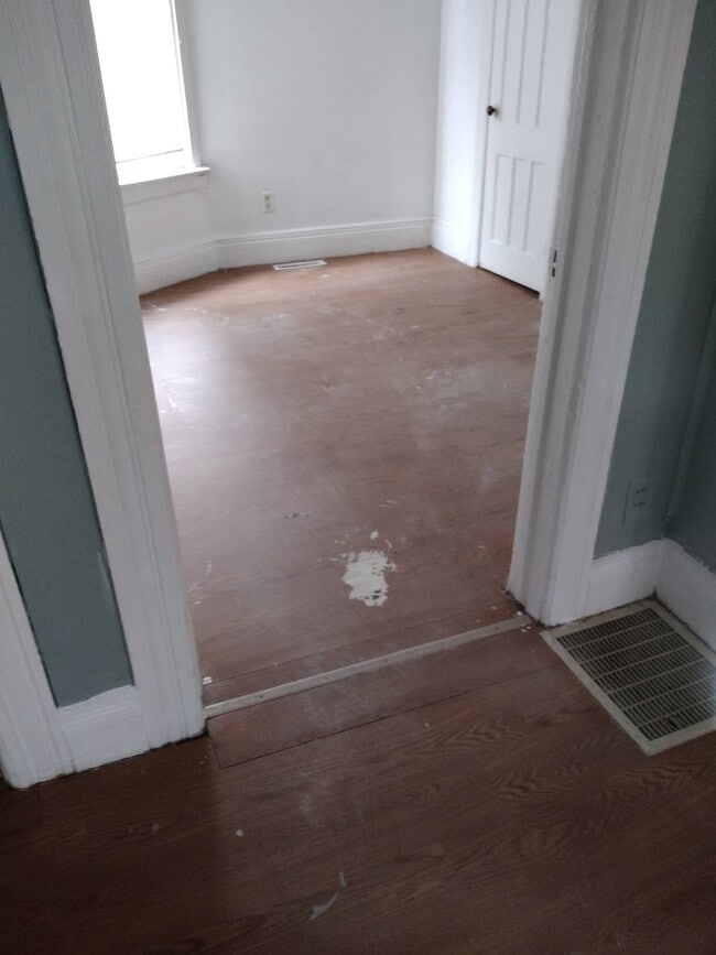 Building Photo - 1426 Sunset Ave