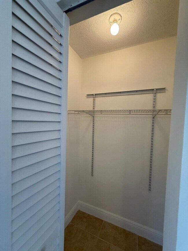 Building Photo - 3003 NW 5th Terrace