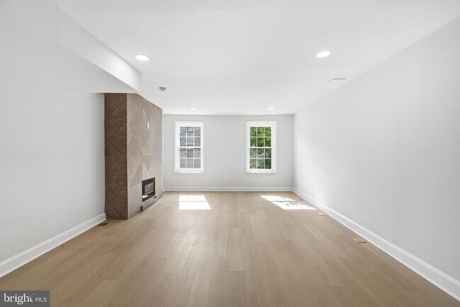 Building Photo - 423 S 20th St