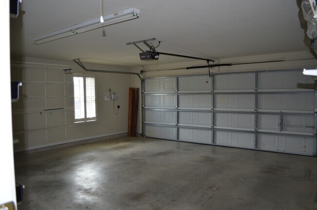 Building Photo - EXECUTIVE HOME IN COUNTRY TRAILS SUBDIVISI...