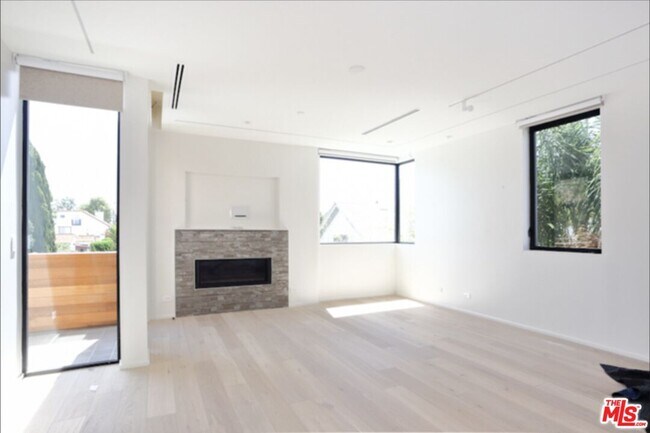 Building Photo - 1033 1/2 Grant St