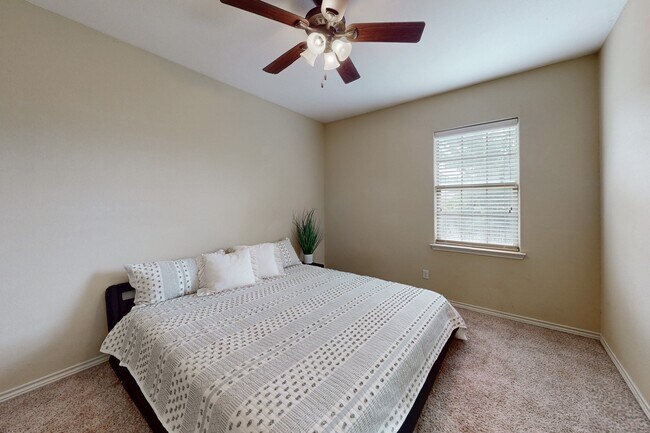 Building Photo - 303 Capps Dr