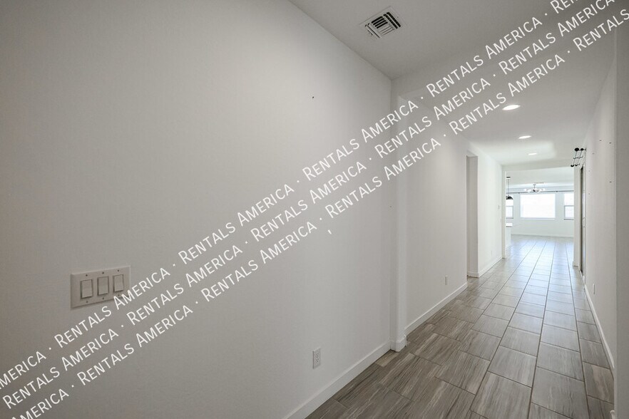 Building Photo - 12380 W Wagon Wheel Dr