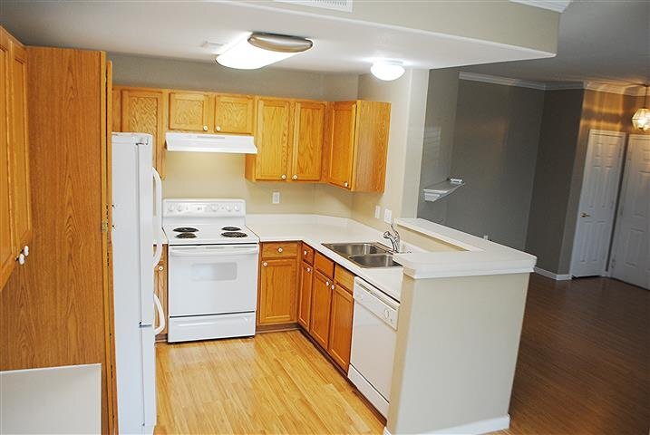 Building Photo - 3880 Riviera Grove