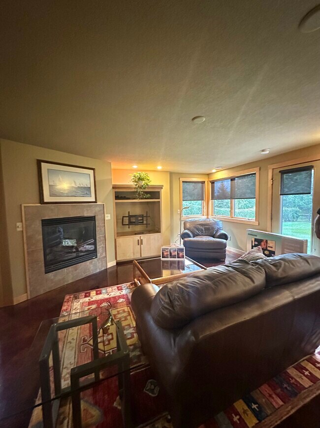 Building Photo - 1165 Vail Way N