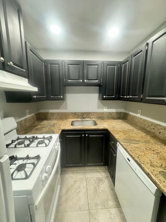 Building Photo - Nicely updated 2-bedroom 1-bath apartment in Auburn!