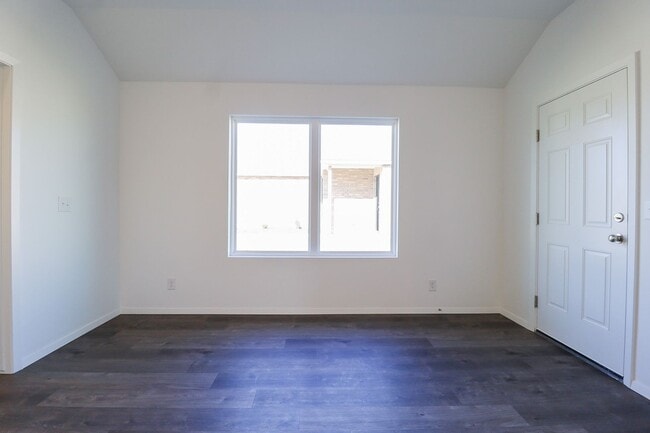 Building Photo - New Build 3 Bedroom 2 Bath available 6/1 in Robninson Ranch!