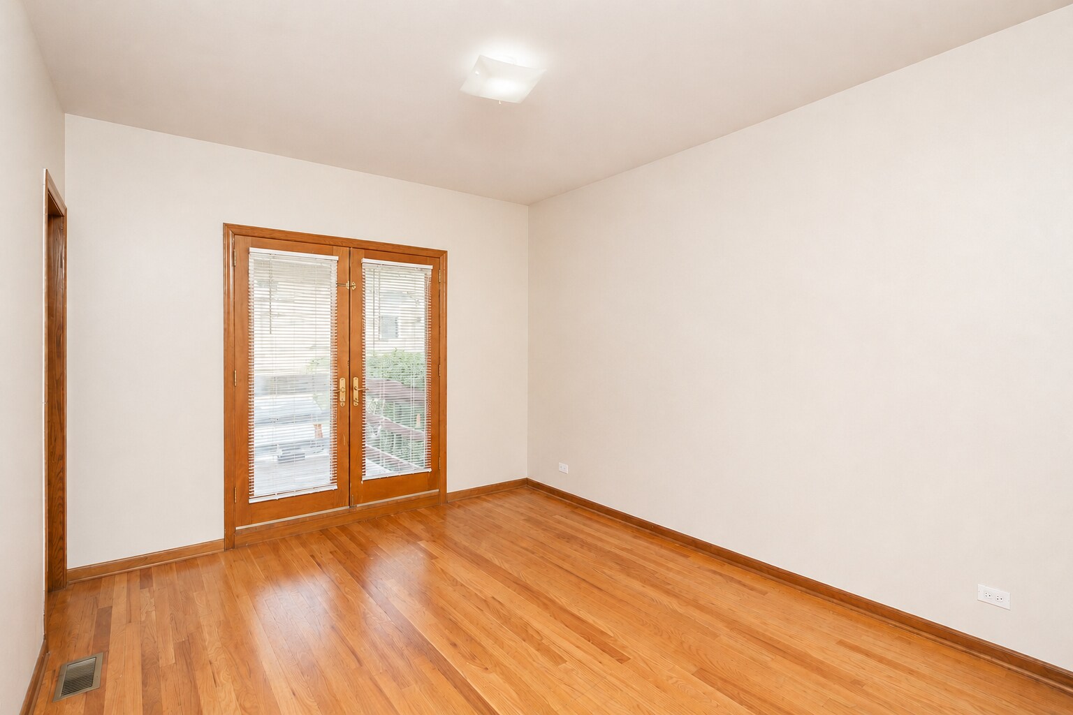 Building Photo - 3240 N Racine Ave