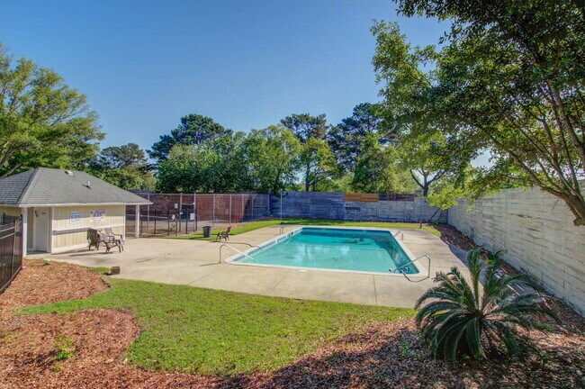 Building Photo - 6211 Rolling Fork Rd