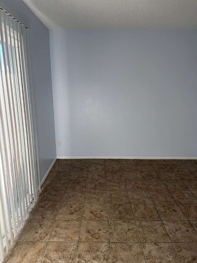 Building Photo - Charming 1-Bed/1-Bath Near SR-51 with Private Outdoor Space