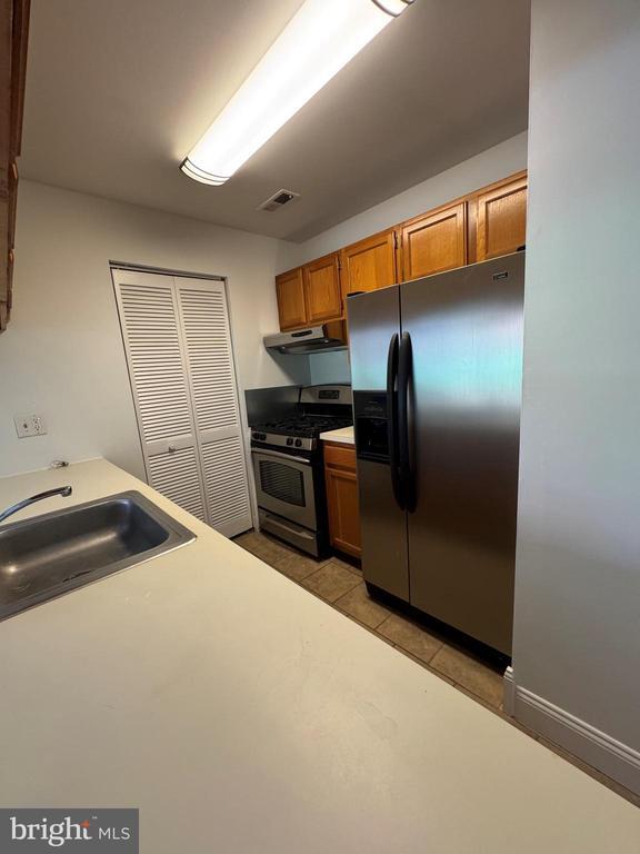 Building Photo - 1303 Hickory Cir