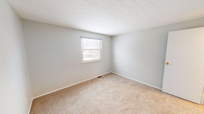 Building Photo - 2862 Chatsworth Way