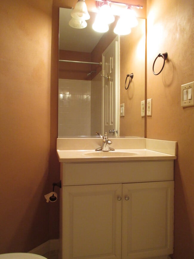 Building Photo - Charming 2 Bedroom/2 Bathroom Apartment in Halethorpe, MD!