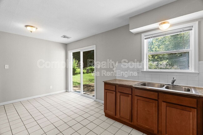 Building Photo - 1144 Northdale Ave