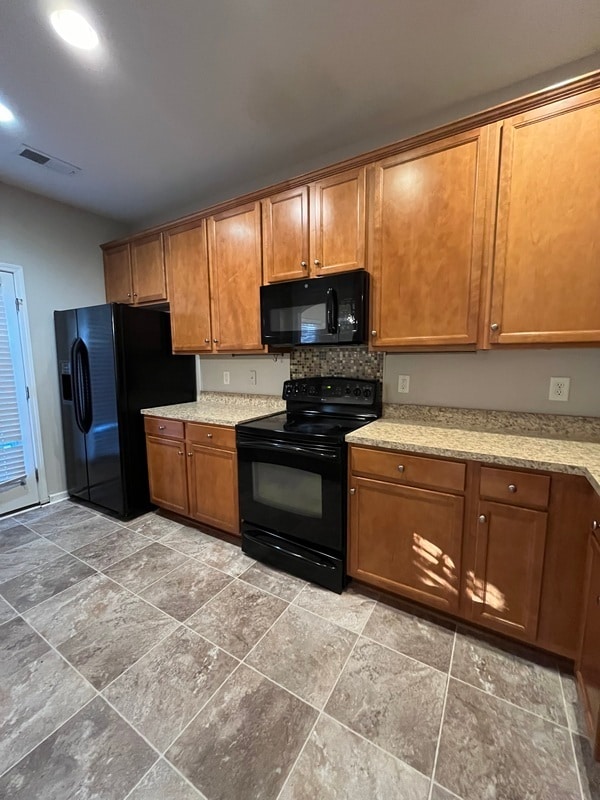 Building Photo - 5611 Tipperlinn Way