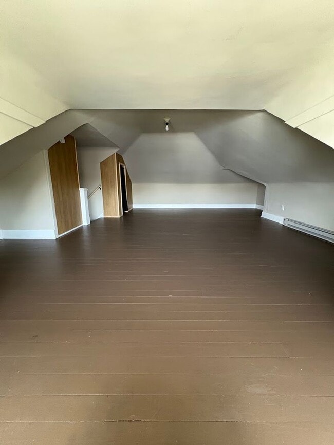 Building Photo - Four bedroom one bathroom home for rent