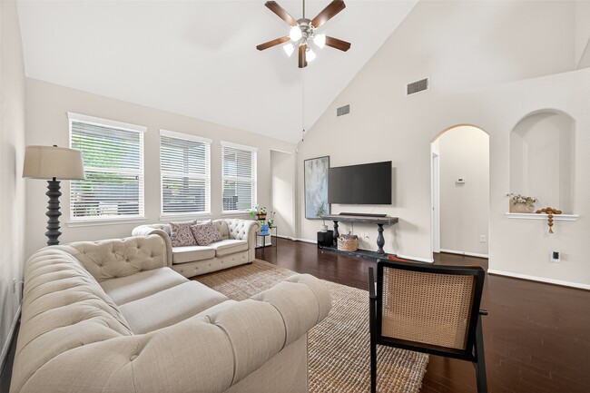 Building Photo - 6503 Wilshire Fern