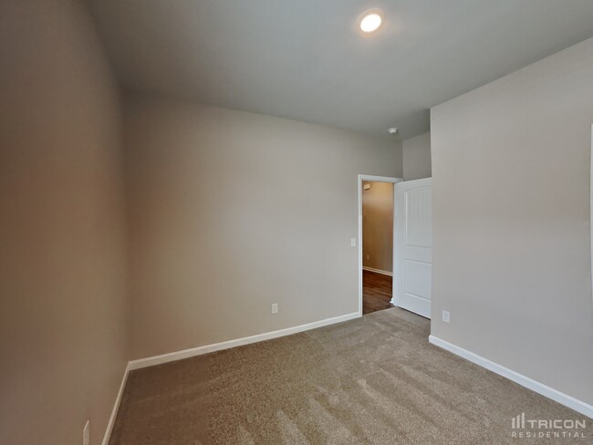 Building Photo - 4074 Beach Wy